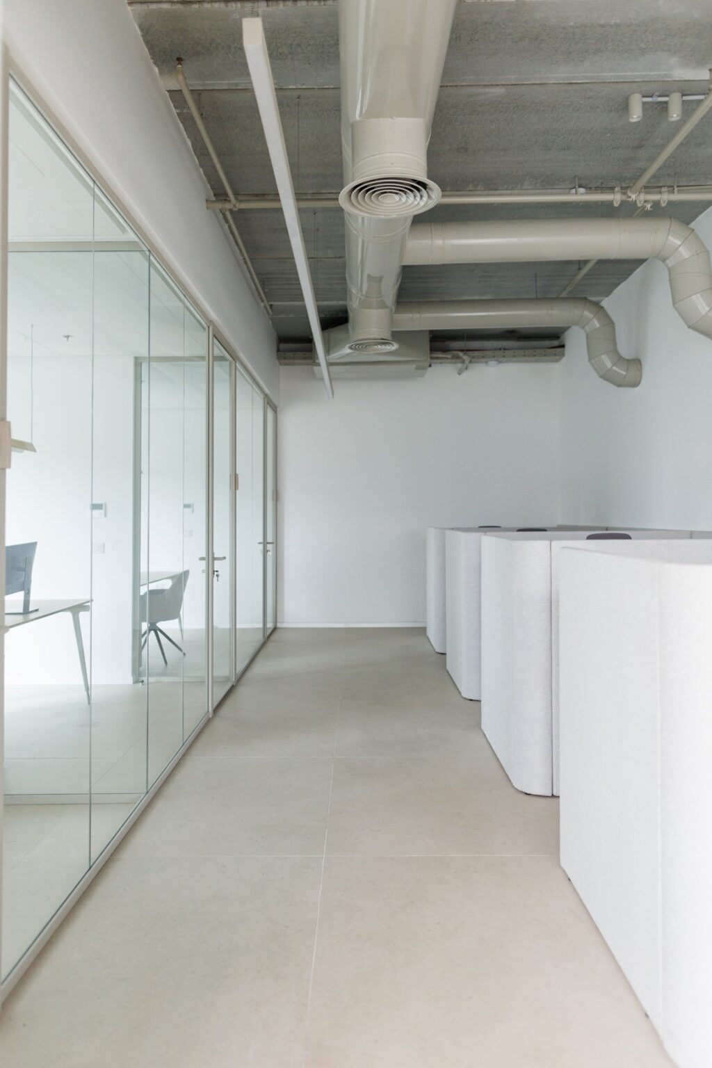 בוקס אנד אאוט בעיצוב משרדים עבור ניטו טק, עם דגש על נוחות, סדר ואסתטיקה