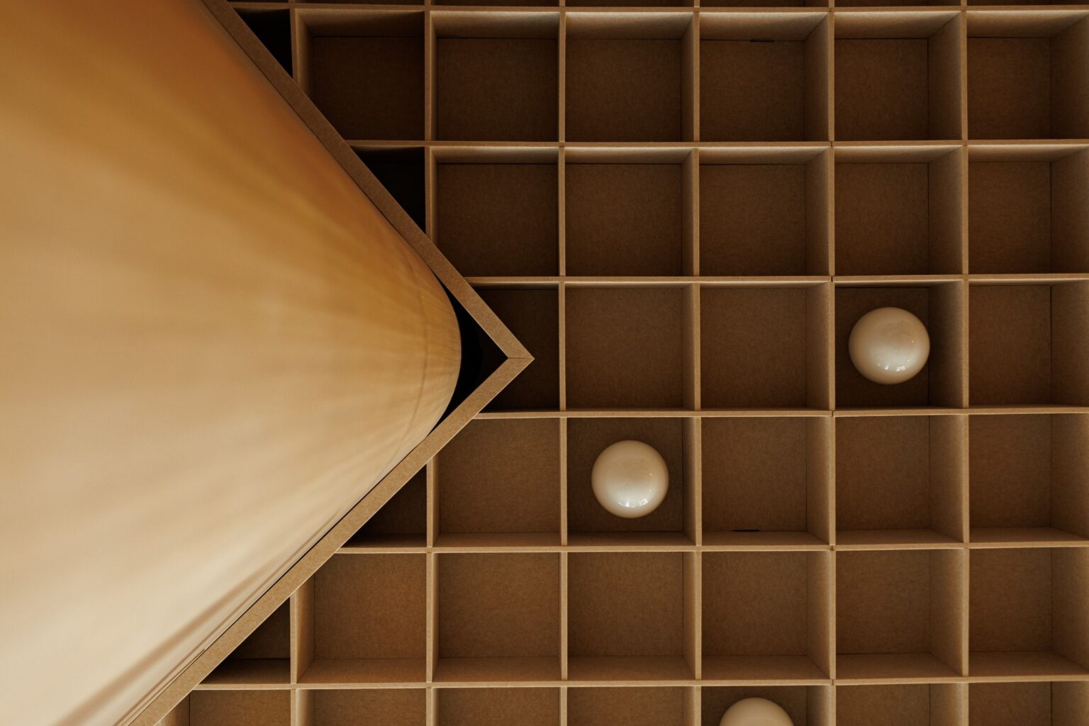 חללים מקצועיים בעיצוב פונקציונלי עם שפה אדריכלית עדכנית – פרויקט בוקס אנד אאוט