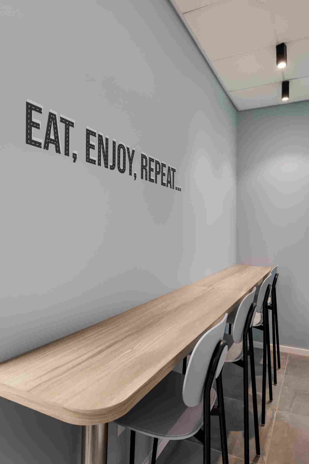 בוקס אנד אאוט בעיצוב משרדי קארדקום עם שילוב בין אסתטיקה לפרקטיקה