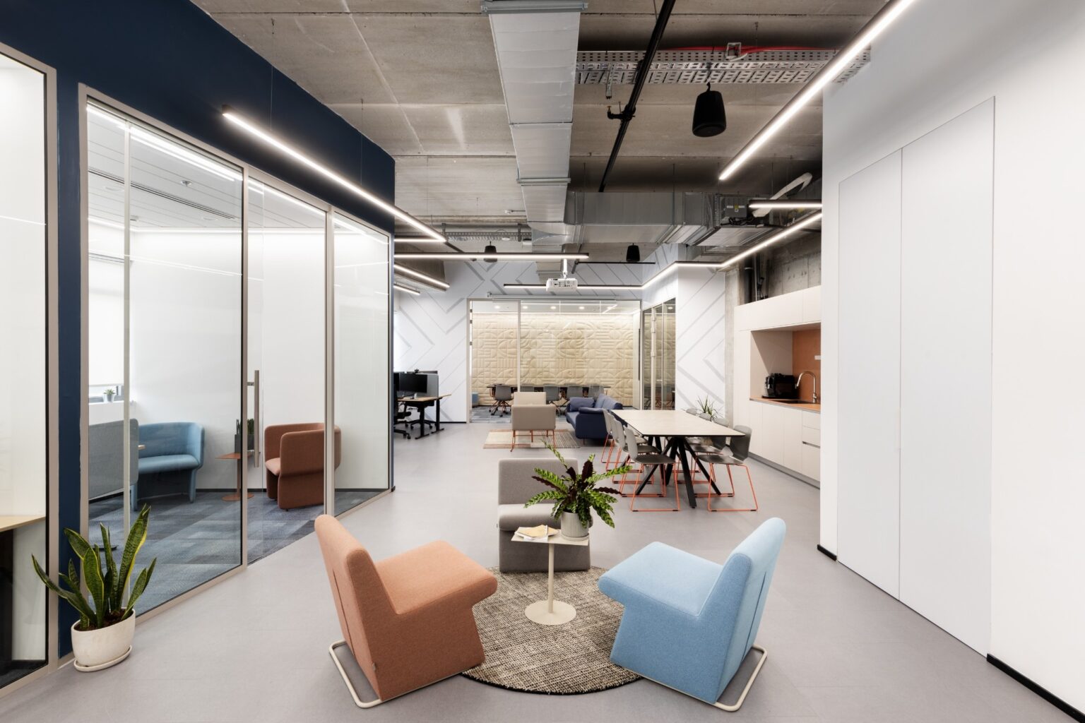 עיצוב כולל למשרדי חברת אלטאר בעיצוב אדריכלי עכשווי – Box & Out