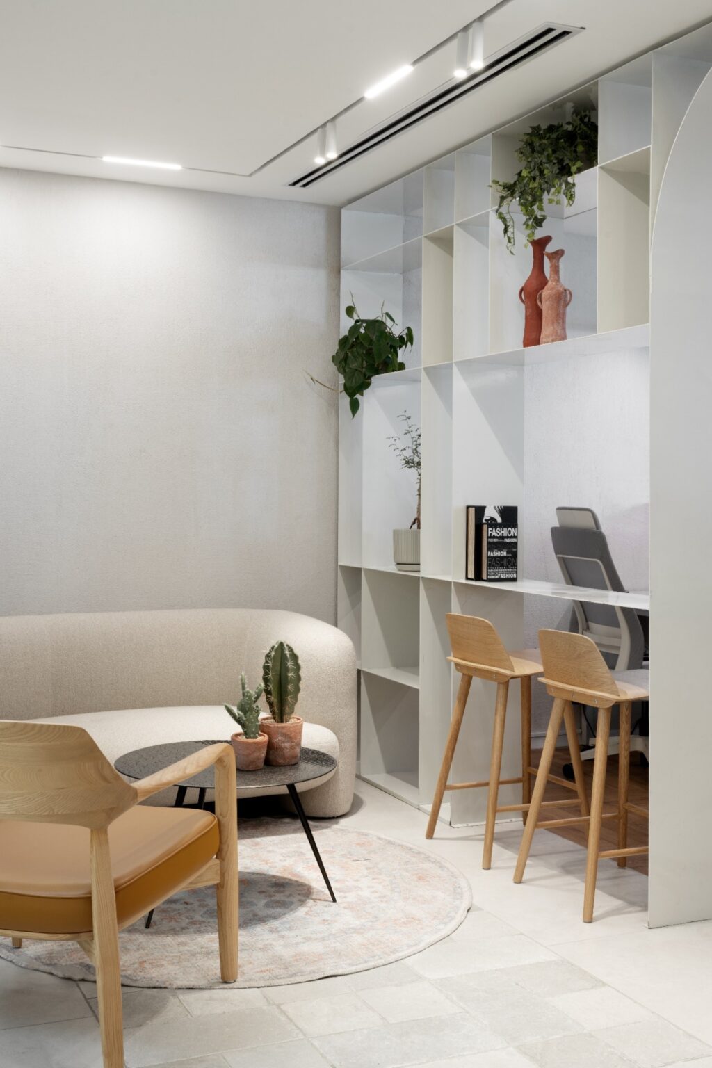 עיצוב פונקציונלי ואוורירי לפרויקט של בוקס אנד אאוט בחברת פאנד אפ