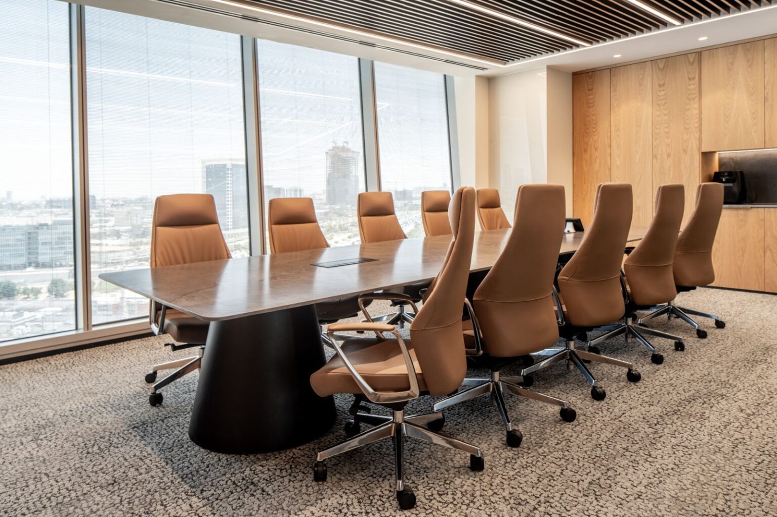 פרויקט ריהוט משרדי עם שילוב חומרים איכותיים