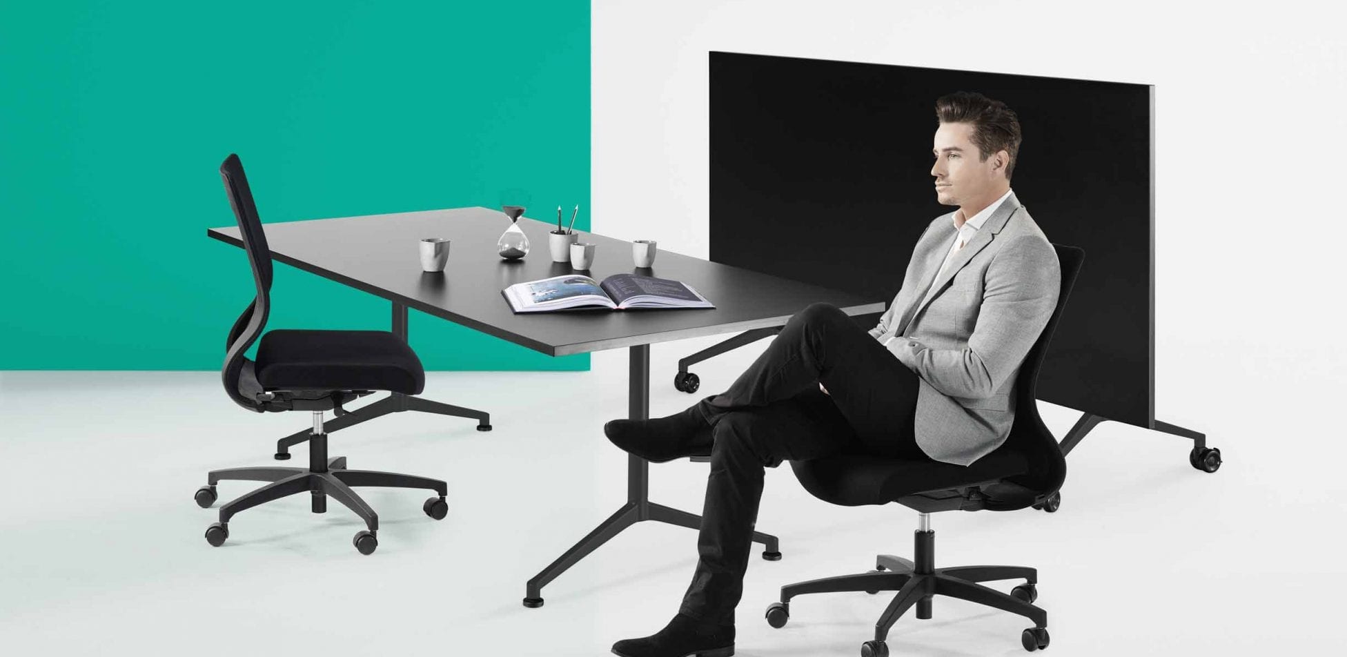 שולחן משרדי מתקפל U.R